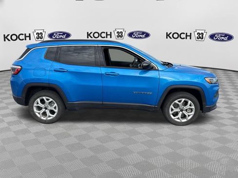 Used 2025 Jeep Compass Latitude AWD/4WD image 4