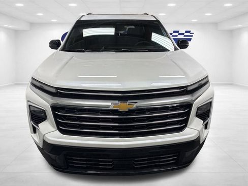 Used 2025 Chevrolet Traverse High Country image 2
