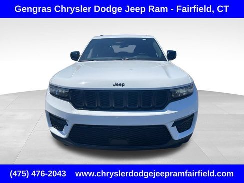 Used 2024 Jeep Grand Cherokee Limited w/ Black Appearance Package AWD/4WD image 2