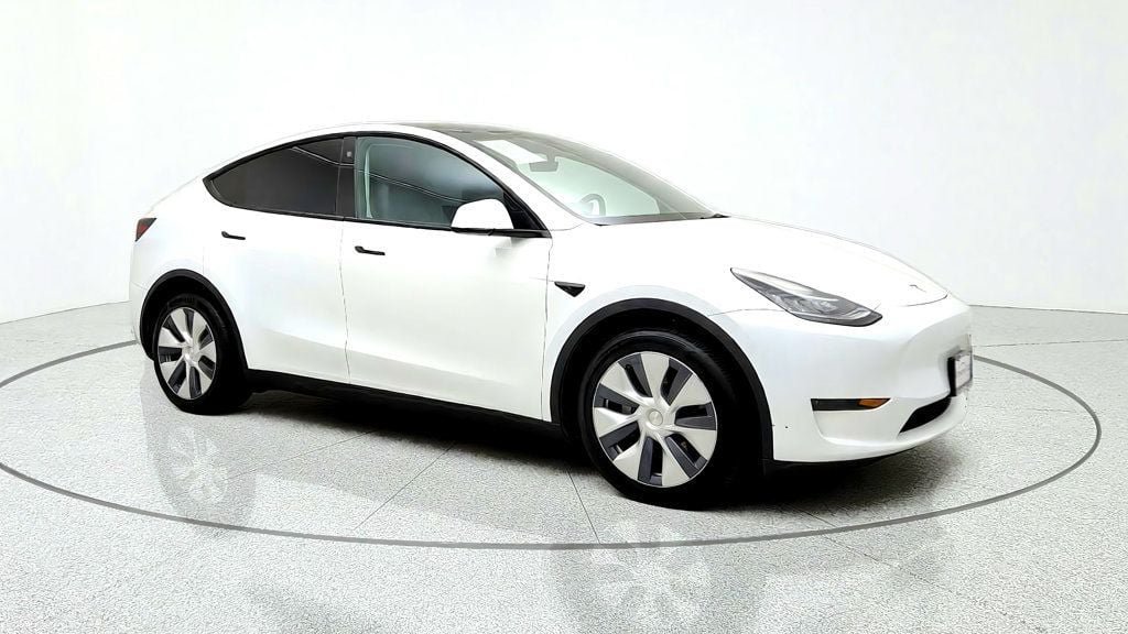 Used 2023 Tesla Model Y Long Range AWD/4WD image 3