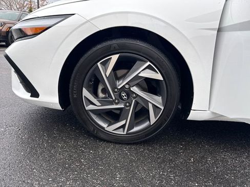 Certified 2025 Hyundai Elantra Sport image 27