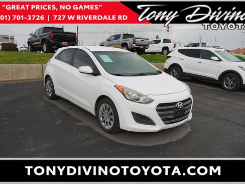 Used 2017 Hyundai Elantra GT image 1