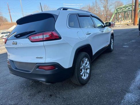 Certified 2017 Jeep Cherokee Latitude w/ Comfort/Convenience Group image 7