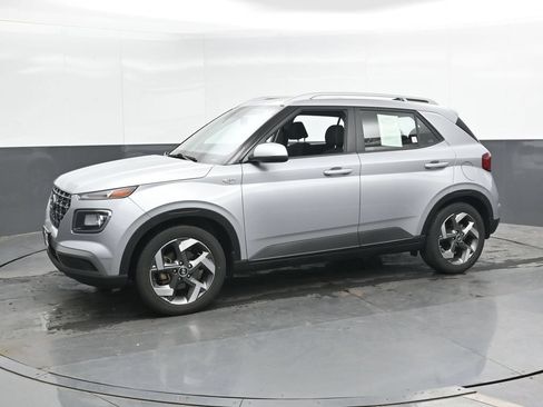 Used 2022 Hyundai Venue SEL FWD image 8