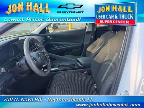 Used 2021 Hyundai Elantra SE image 15