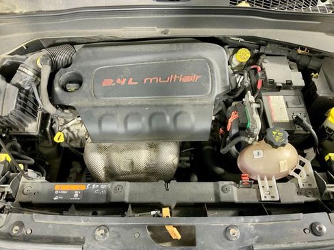 Used 2017 Jeep Renegade Latitude w/ Popular Equipment Group image 5