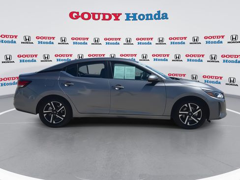 Used 2024 Nissan Sentra SV FWD image 9