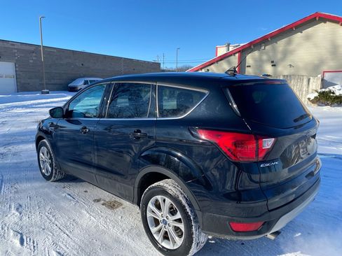 Used 2019 Ford Escape SE image 3