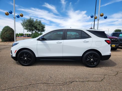 Used 2022 Chevrolet Equinox LS AWD/4WD image 2