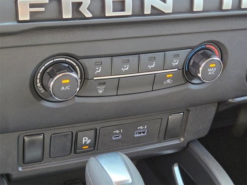 Used 2025 Nissan Frontier SV w/ Tow Package image 28