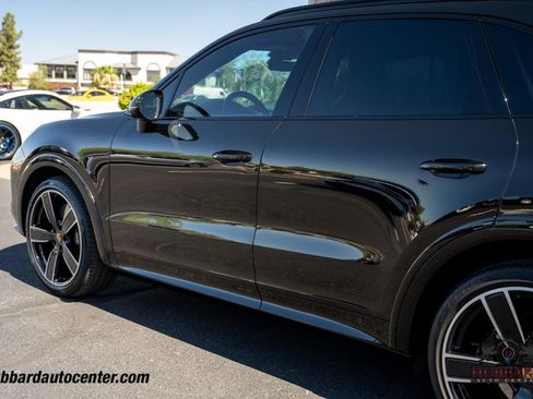 Used 2023 Porsche Cayenne Turbo AWD/4WD image 34