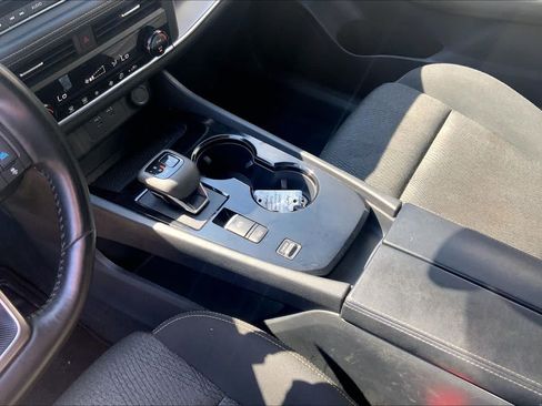 Used 2025 Nissan Rogue SV FWD image 16