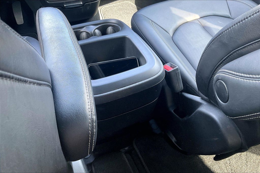 Used 2025 Chrysler Pacifica Select FWD image 10