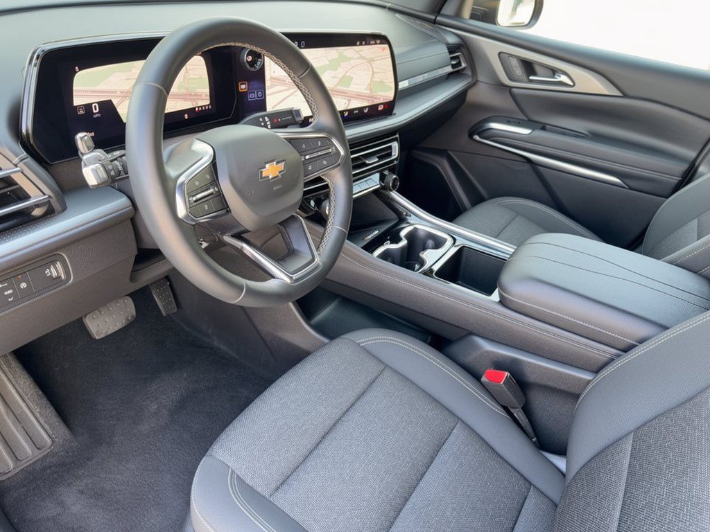 Certified 2026 Chevrolet Traverse LT w/ Sun and Wheel Package FWD image 4