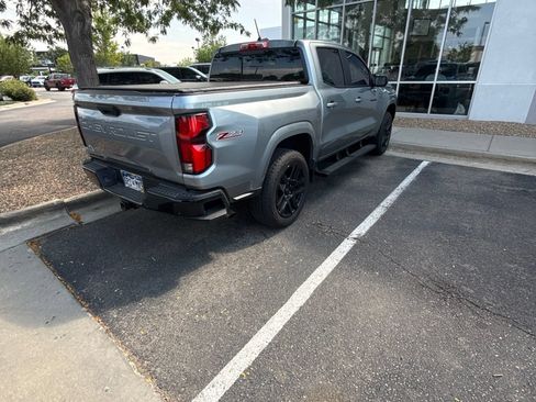 Used 2024 Chevrolet Colorado Z71 w/ Z71 Convenience Package 2 AWD/4WD image 3
