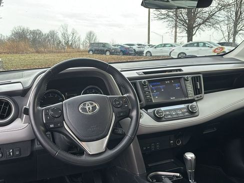 Used 2018 Toyota RAV4 Limited image 13