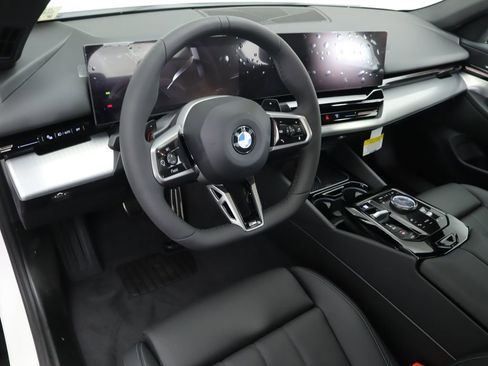 Certified 2025 BMW 530i 530i w/ M Sport Package image 10
