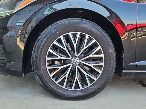 Used 2019 Volkswagen Jetta SE w/ Cold Weather Package FWD image 22