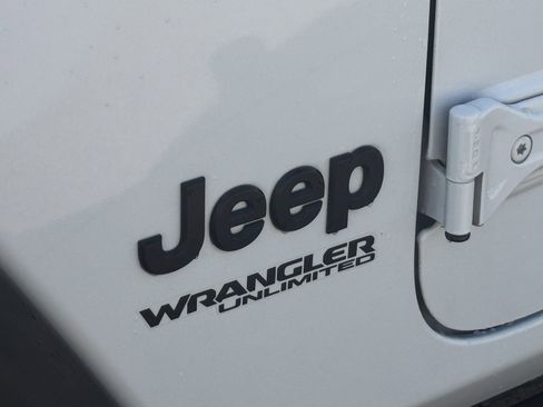 Used 2022 Jeep Wrangler Unlimited Sport image 11