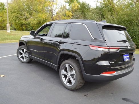 New 2025 Jeep Grand Cherokee Limited w/ Trailer Tow Package AWD/4WD image 7
