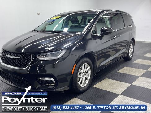 Used 2024 Chrysler Pacifica Touring-L FWD image 1