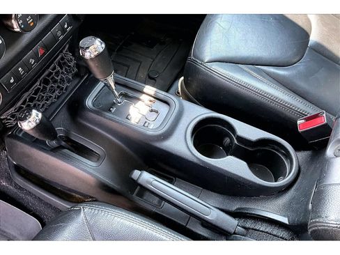 Used 2015 Jeep Wrangler Unlimited Sahara AWD/4WD image 27