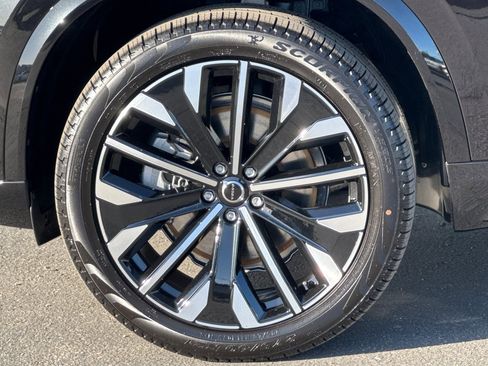 New 2026 Volvo XC90 B5 Core AWD/4WD image 11