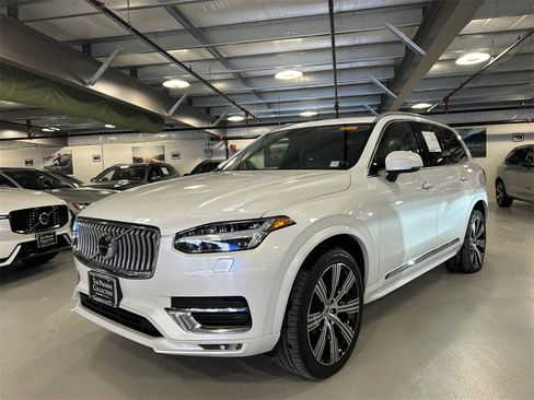 Certified 2022 Volvo XC90 T6 Inscription w/ Climate Package image 5
