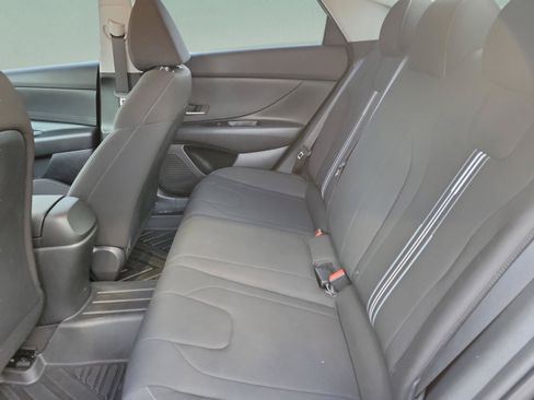 Used 2023 Hyundai Elantra SEL w/ Preferred Accessory Package FWD image 7