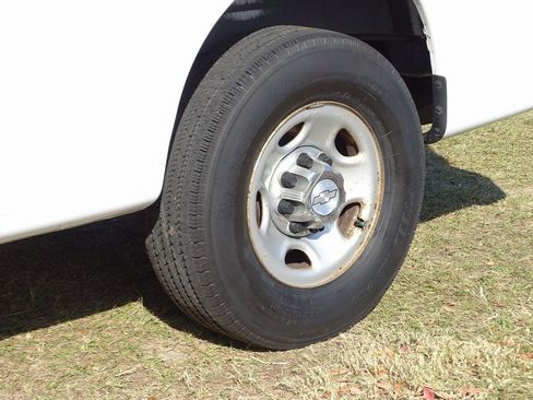 Used 2018 Chevrolet Express 3500 LT w/ LT Preferred Equipment Group image 28