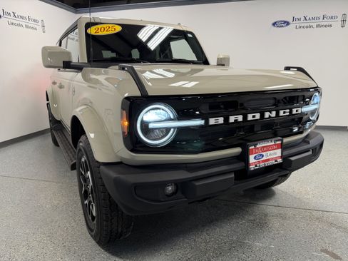 Used 2025 Ford Bronco Outer Banks image 34