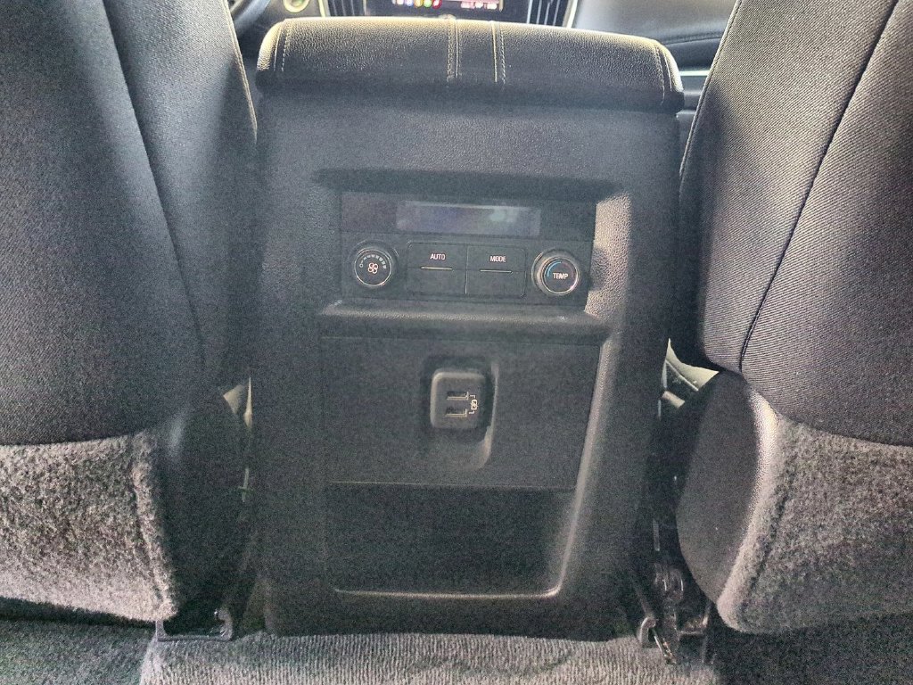 Used 2023 Chevrolet Traverse LT FWD image 29