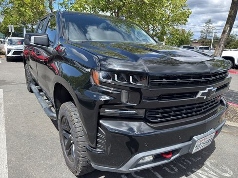 Used 2020 Chevrolet Silverado 1500 LT Trail Boss w/ Midnight Edition AWD/4WD image 3