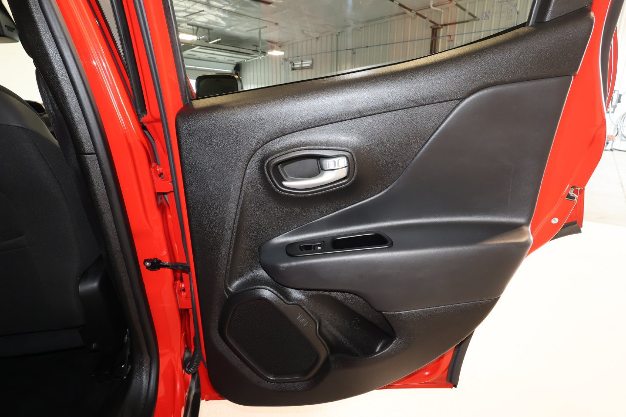 Used 2023 Jeep Renegade Latitude AWD/4WD image 20