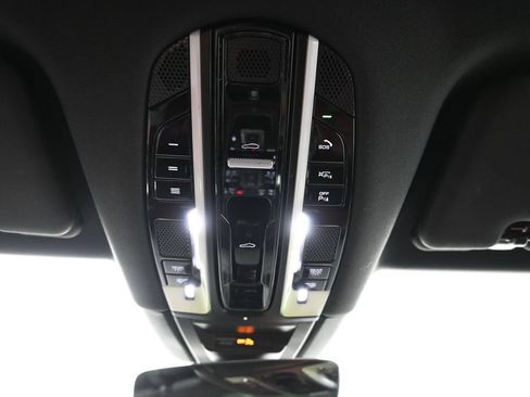 Certified 2023 Porsche Cayenne Platinum Edition AWD/4WD image 11