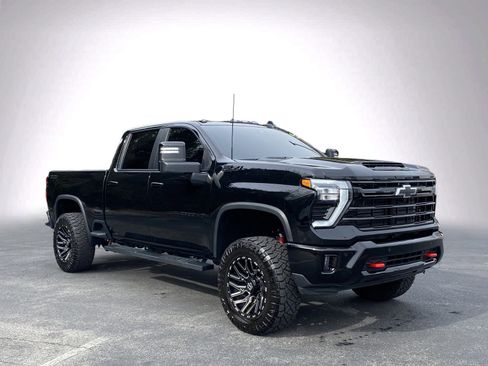 Used 2025 Chevrolet Silverado 2500 LT w/ Trail Boss Package image 2