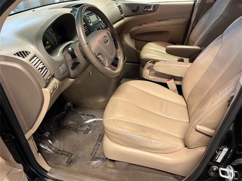 Used 2012 Kia Sedona EX w/ Luxury Pkg image 7