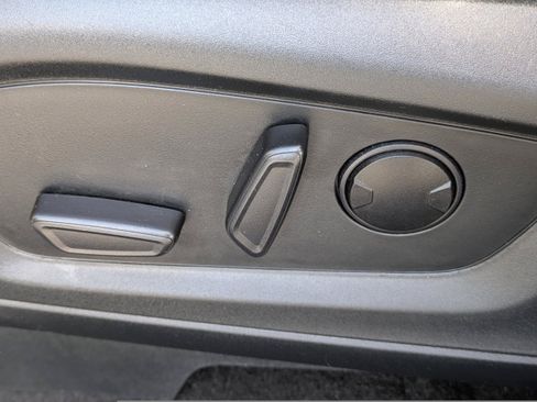 Used 2023 Ford Explorer XLT w/ Equipment Group 202A RWD image 17