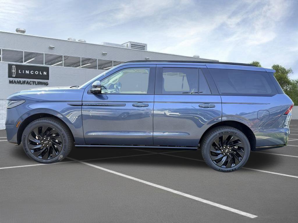 New 2027 Lincoln Navigator Reserve w/ Jet Appearance Package AWD/4WD image 4