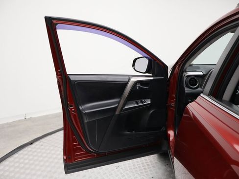 Used 2018 Toyota RAV4 XLE image 16