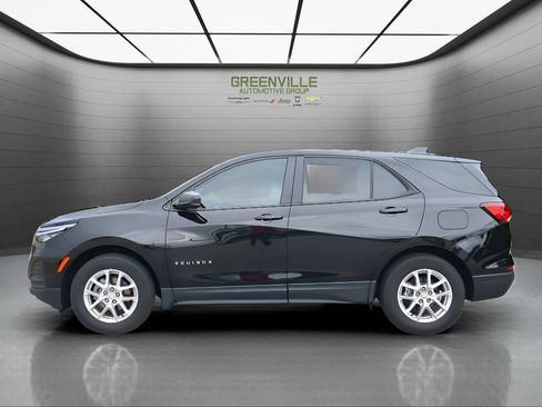 Used 2024 Chevrolet Equinox LS w/ LS Convenience Package image 3