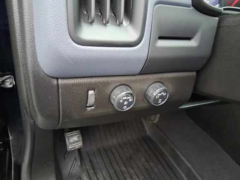 Used 2021 Chevrolet Colorado Z71 w/ Z71 Midnight Edition image 13