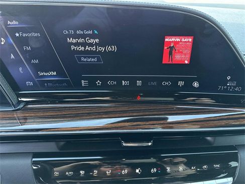 Used 2022 Cadillac Escalade ESV Premium Luxury image 24