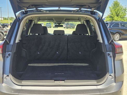 Used 2024 Nissan Rogue S image 9