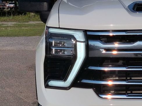 Used 2024 Chevrolet Silverado 2500 LTZ w/ LTZ Plus Package AWD/4WD image 10