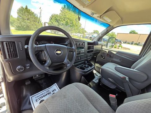 Used 2015 Chevrolet Express 3500 RWD image 27