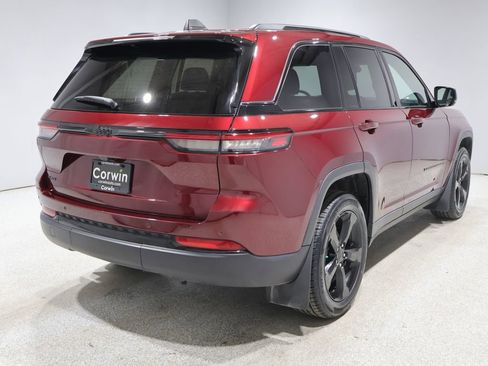 Certified 2024 Jeep Grand Cherokee Altitude AWD/4WD image 3