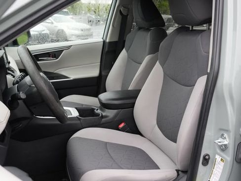 Used 2022 Toyota RAV4 XLE FWD image 22