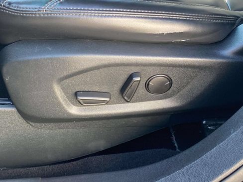 Used 2019 Ford Explorer XLT w/ Equipment Group 202A AWD/4WD image 16