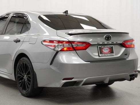 Used 2020 Toyota Camry SE FWD image 13